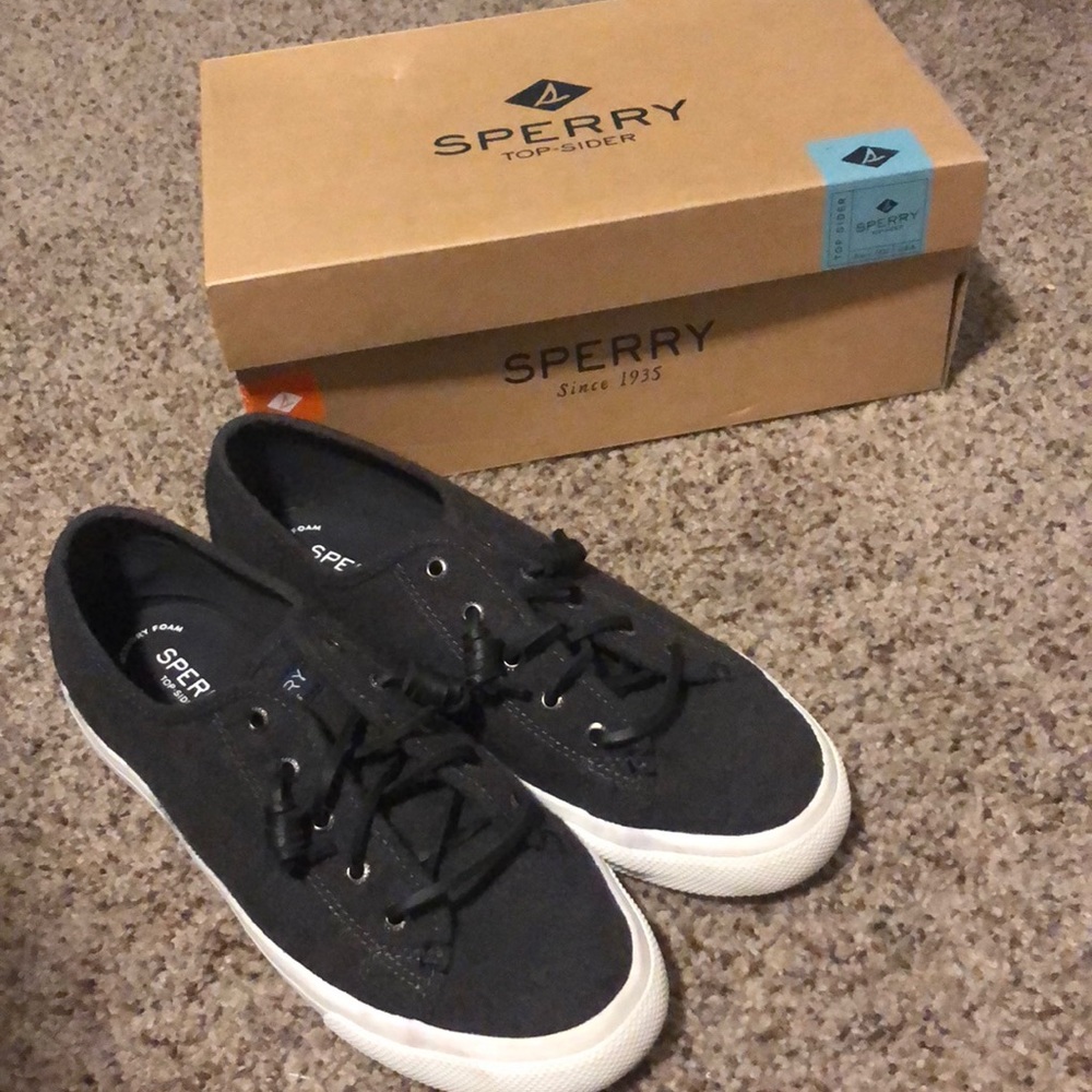 NWT sperrys!!